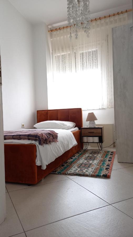 Isabel Rooms Tirana Zimmer foto